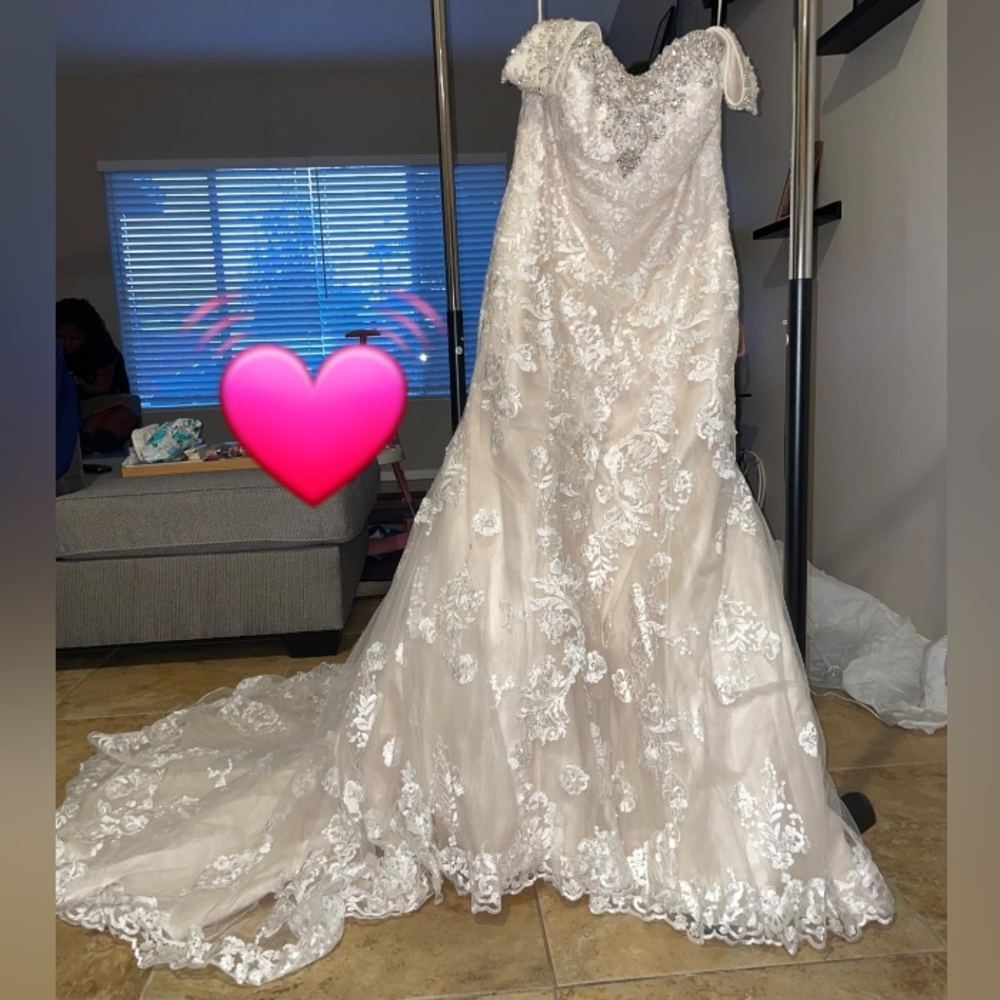 BRILLIANT BRIDAL FLORAL SATIN AND TULLE WEDDING DRESS